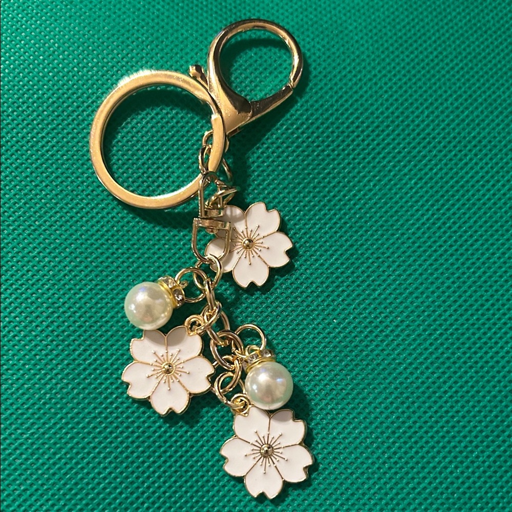 Elegant Gold and White Floral Keychain